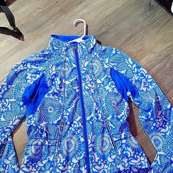 Coat - Picture 1 of 6